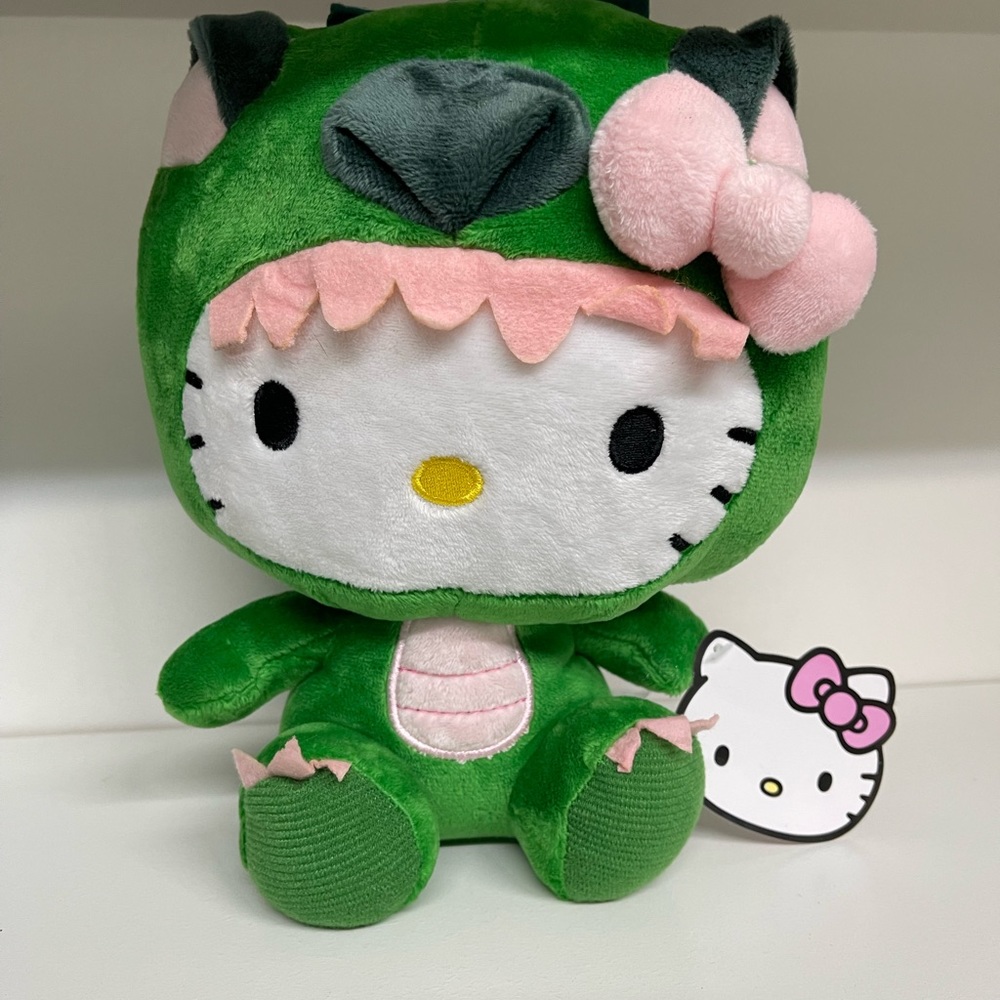 Hello kitty 9.5” dragon costume plush